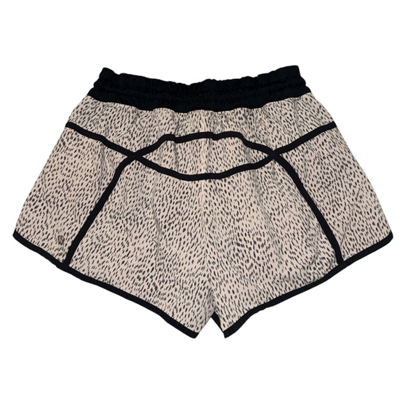 Lululemon Athletica pink black leopard print tracker shorts women’s size 10 SOLD - Picture 2 of 6